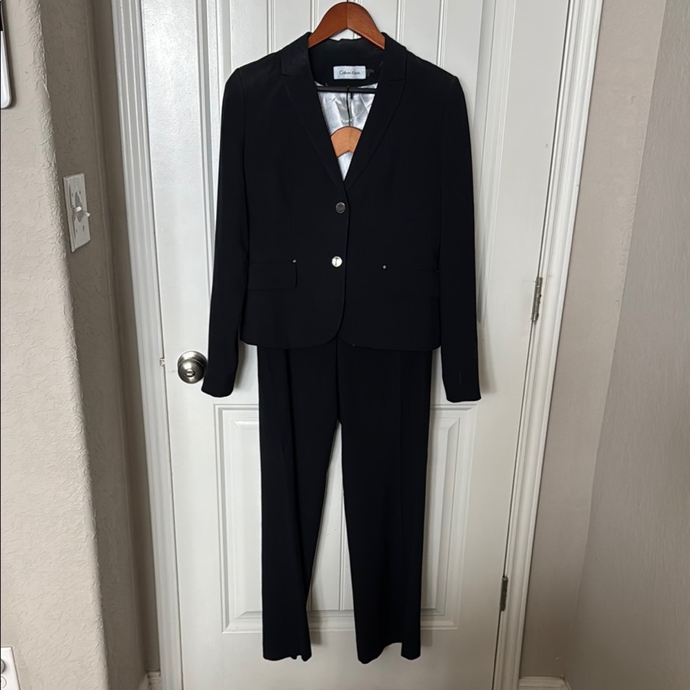 Calvin Klein Black Suit Elegant Single-Breasted Design